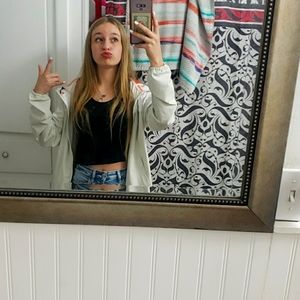 Meet your Posher, Alyssa